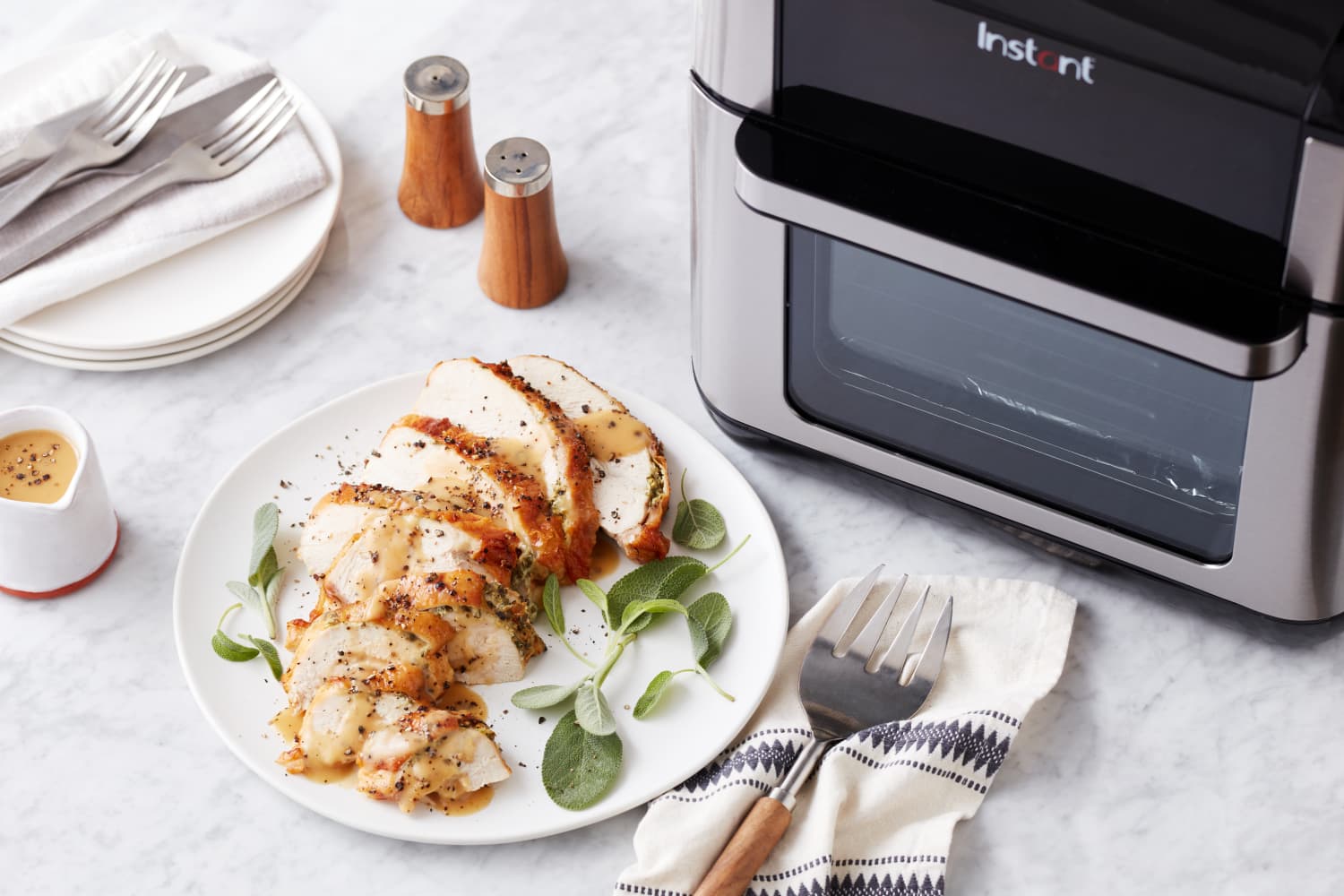 Here’s How to Make Crispy Herbed Turkey Breast (with Gravy!) in Your